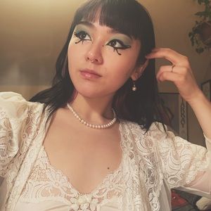 Meet your Posher, Akemi